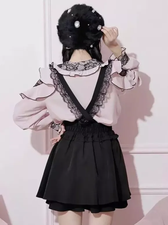 Chemise Lolita en dentelle col rond volants manches longues ruban décoré