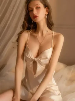 Chemise de nuit en satin bordeaux champagne nuisette dos nu lingerie