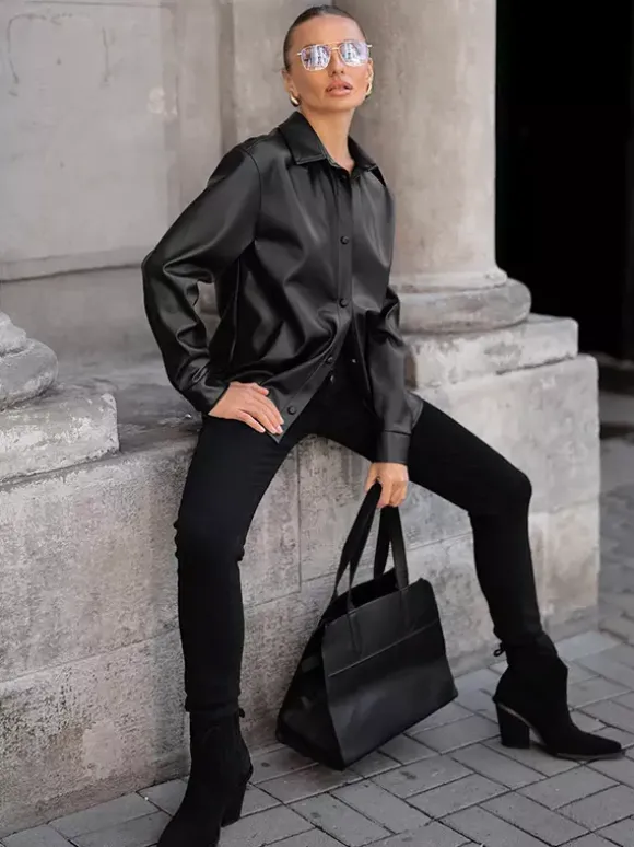 Chemise en similicuir pour femme style surchemise boutonnée - Haut minimaliste à col et manches longues - Look streetwear oversize collection printemps 2026
