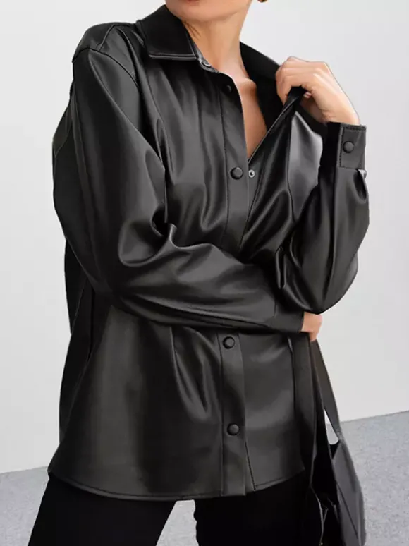 Chemise en similicuir pour femme style surchemise boutonnée - Haut minimaliste à col et manches longues - Look streetwear oversize collection printemps 2026