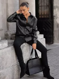 Chemise en similicuir pour femme style surchemise boutonnée - Haut minimaliste à col et manches longues - Look streetwear oversize collection printemps 2026