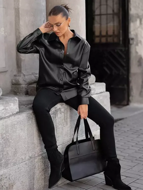 Chemise en similicuir pour femme style surchemise boutonnée - Haut minimaliste à col et manches longues - Look streetwear oversize collection printemps 2026