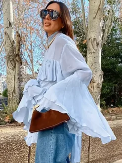 Chemisier bleu clair à volants étagés pour femme - Haut élégant à col montant et manches cloche - Style bohème chic tenue de plage 2026