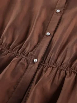Chemisier marron à col montant pour femme style décontracté boutons en dentelle manches longues.