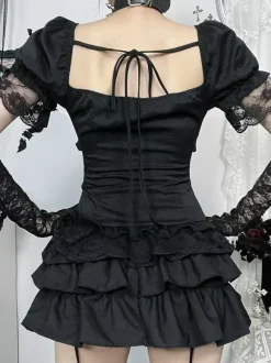 Chemisiers gothiques Lolita noirs à manches courtes et volants en dentelle haut Lolita en dentelle