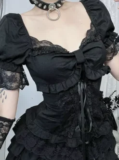 Chemisiers gothiques Lolita noirs à manches courtes et volants en dentelle haut Lolita en dentelle