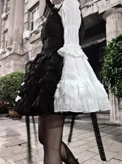 Chemisiers gothiques Lolita noirs à manches longues haut Lolita à volants et dentelle