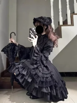 Chemisiers gothiques Lolita noirs à manches longues haut Lolita à volants et dentelle