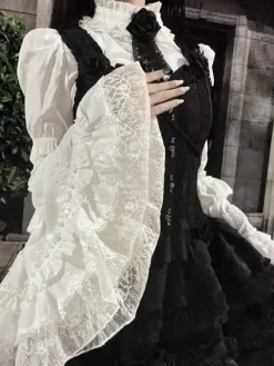 Chemisiers gothiques Lolita noirs à manches longues haut Lolita à volants et dentelle