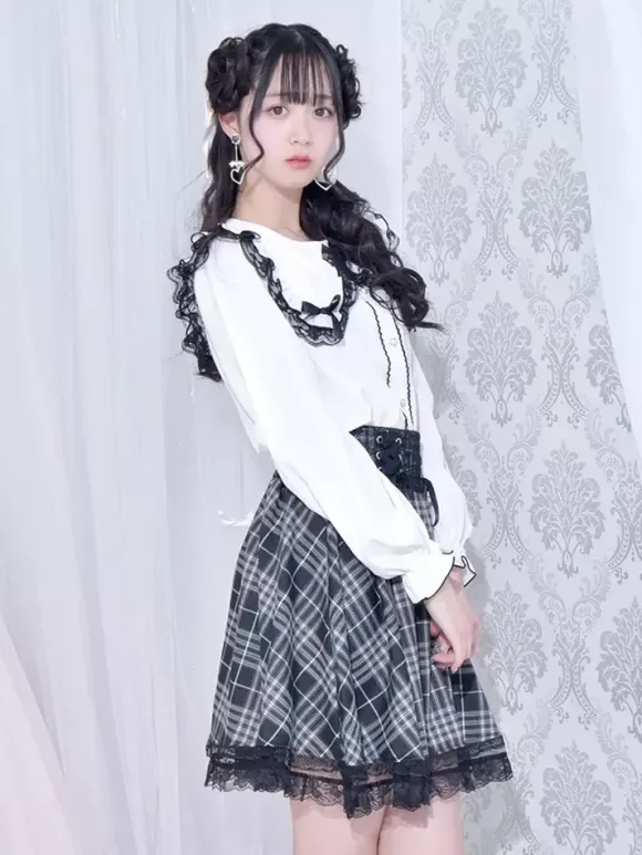 Chemisiers gothiques Lolita haut Lolita blanc à manches longues n艙uds en dentelle chemise Lolita à blocs de couleurs