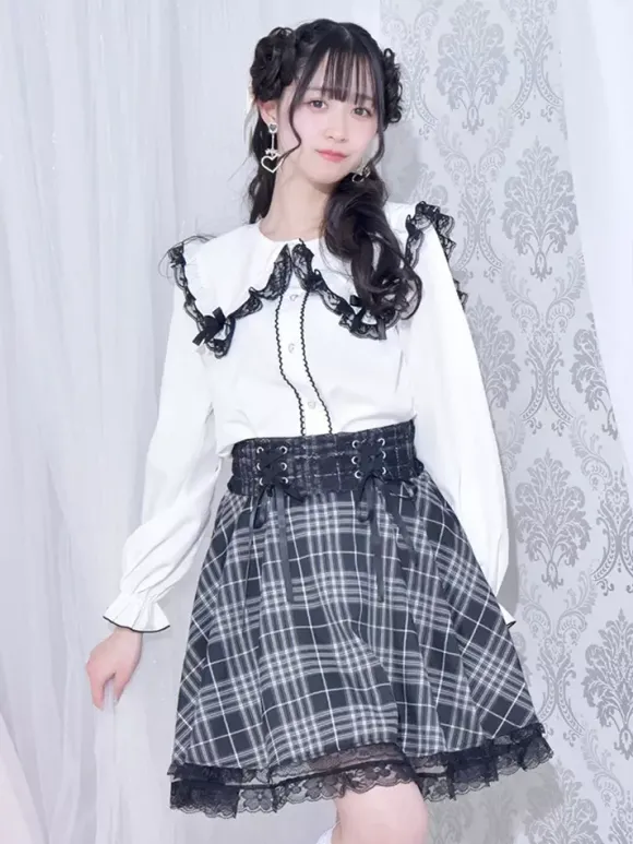 Chemisiers gothiques Lolita haut Lolita blanc à manches longues n艙uds en dentelle chemise Lolita à blocs de couleurs