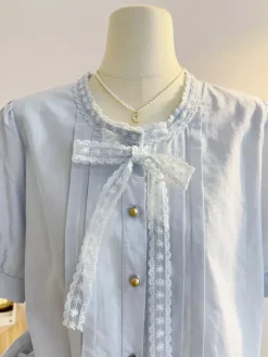 Chemisiers Lolita doux à volants et n艙uds chemisier à manches courtes haut Lolita chemise Lolita bleu ciel clair