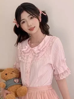 Chemisiers Lolita doux n艙uds en dentelle haut Lolita à manches courtes chemise Lolita noire en dentelle