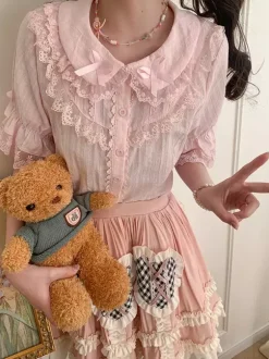 Chemisiers Lolita doux n艙uds en dentelle haut Lolita à manches courtes chemise Lolita noire en dentelle
