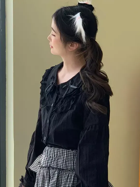 Chemisiers Lolita doux n艙uds en dentelle haut Lolita à manches courtes chemise Lolita noire en dentelle