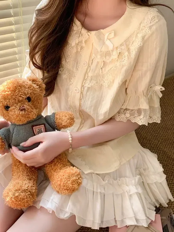 Chemisiers Lolita doux n艙uds en dentelle haut Lolita à manches courtes chemise Lolita noire en dentelle