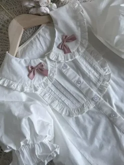 Chemisiers Lolita doux blancs à manches courtes volants et n艙uds haut Lolita chemise Lolita
