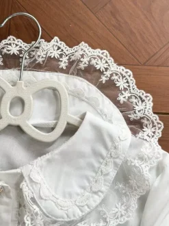 Chemisiers Lolita doux hauts Lolita blancs à manches longues et n艙uds en dentelle chemise Lolita