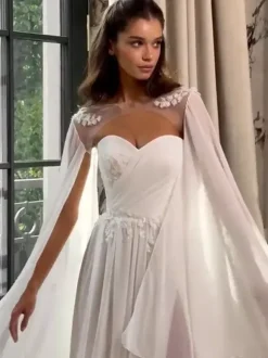 Châle de mariée ivoire à manches longues décolleté illusion manches fendues en mousseline et dentelle