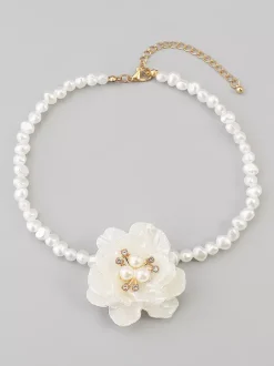 Collier ras du cou camélia et perles pour femme 2026