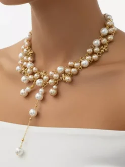 Collier ras-de-cou à perles multi-tailles avec pompon en forme de Y et chaînette d'extension ajustable