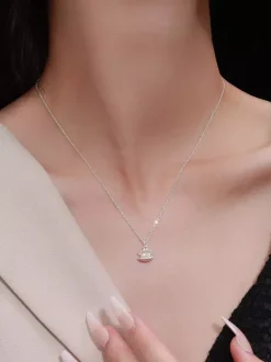 Collier pendentif coquillage argenté perle incrustée et petit zircon bijou délicat pour tous les jours