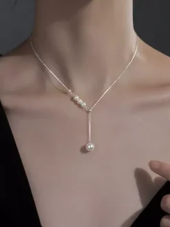 Collier ras-de-cou minimaliste en perles petit collier de devant longue perle pendante. Bijou de cou avec une seule perle.