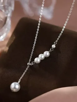 Collier ras-de-cou minimaliste en perles petit collier de devant longue perle pendante. Bijou de cou avec une seule perle.
