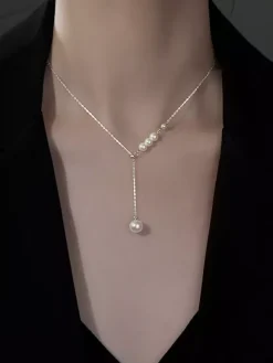 Collier ras-de-cou minimaliste en perles petit collier de devant longue perle pendante. Bijou de cou avec une seule perle.