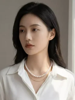 Collier ras-de-cou minimaliste en perles style uniforme avec chaînette d'extension ajustable idéal pour les trajets quotidiens.