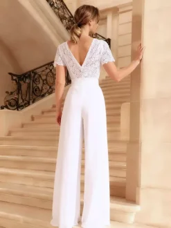Combinaison de mariée en dentelle plissée longueur au sol col en V manches courtes taille naturelle couleur ivoire