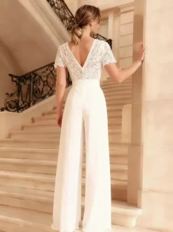 Combinaison de mariée en dentelle plissée longueur au sol col en V manches courtes taille naturelle couleur ivoire