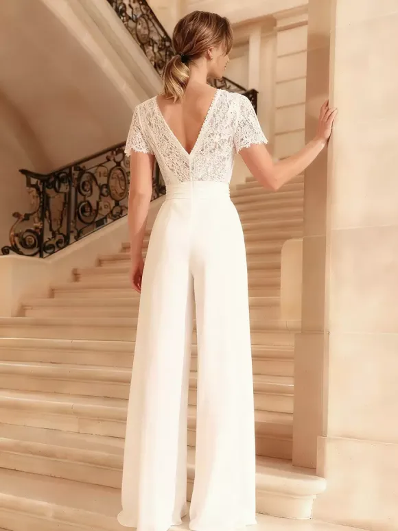 Combinaison de mariée en dentelle plissée longueur au sol col en V manches courtes taille naturelle couleur ivoire