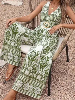 Combinaison dos nu blanche à imprimé bohème vert ceinture à nouer dans le dos avec boucle en bois taille haute jambes larges.