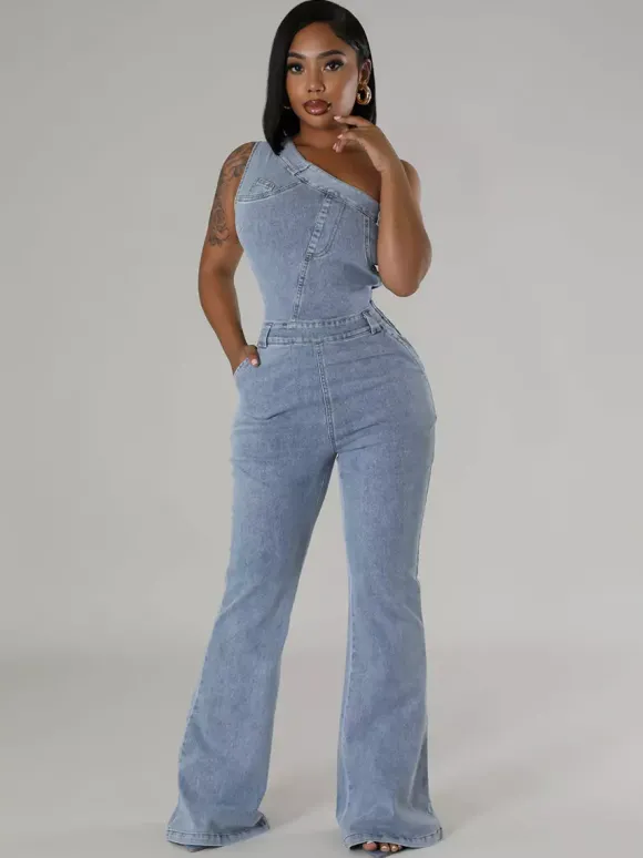 Combinaison en jean délavé asymétrique pour femme - Combinaison moulante sexy évasée bleu clair style années 2000 - Tenue de soirée estivale 2026