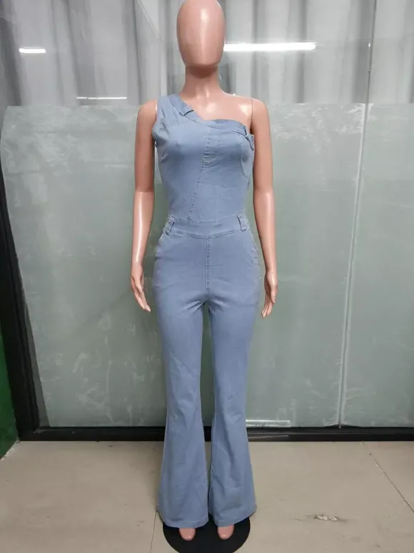 Combinaison en jean délavé asymétrique pour femme - Combinaison moulante sexy évasée bleu clair style années 2000 - Tenue de soirée estivale 2026