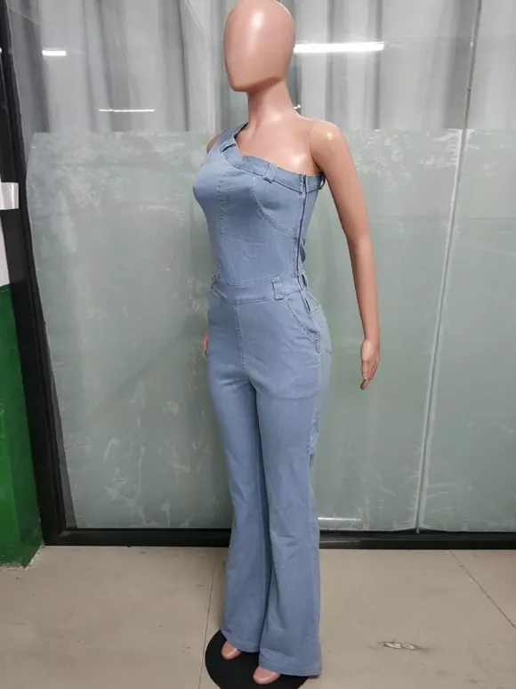 Combinaison en jean délavé asymétrique pour femme - Combinaison moulante sexy évasée bleu clair style années 2000 - Tenue de soirée estivale 2026