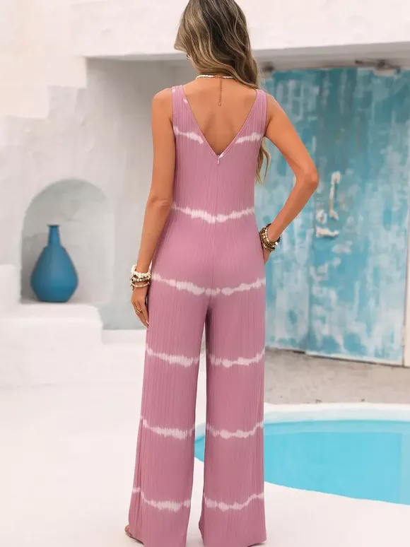 Combinaison rose pâle à imprimé tie-dye horizontal sans manches col V bretelles taille haute jambes larges idéale pour les vacances.