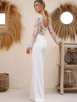 Combinaison de mariée en dentelle longueur au sol décolleté travaillé manches longues amovibles taille naturelle couleur ivoire