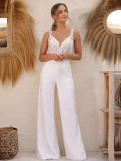 Combinaison de mariée en dentelle longueur au sol décolleté travaillé manches longues amovibles taille naturelle couleur ivoire