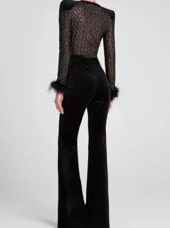 Combinaison en velours à revers en plumes avec épaules rembourrées et manches longues pour femme tenue de soirée formelle de printemps 2026