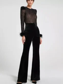 Combinaison en velours à revers en plumes avec épaules rembourrées et manches longues pour femme tenue de soirée formelle de printemps 2026