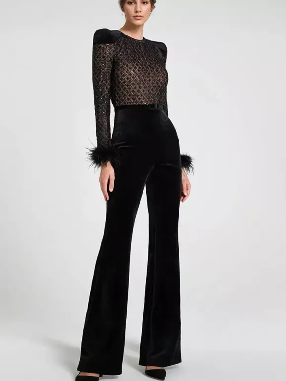 Combinaison en velours à revers en plumes avec épaules rembourrées et manches longues pour femme tenue de soirée formelle de printemps 2026