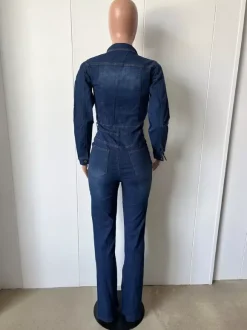 Combinaison-pantalon évasée en denim délavé pour femme - Combinaison-pantalon en coton bleu foncé à manches longues et coupe bootcut - Collection streetwear printemps 2026
