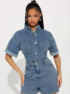 Combinaison-short en jean bleu foncé à col rabattu et manches courtes