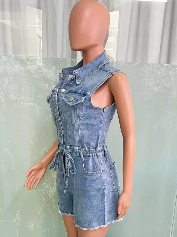 Combinaison short en jean sans manches pour femme - Short une pièce bleu clair délavé à taille nouée - Tenue de club été 2026