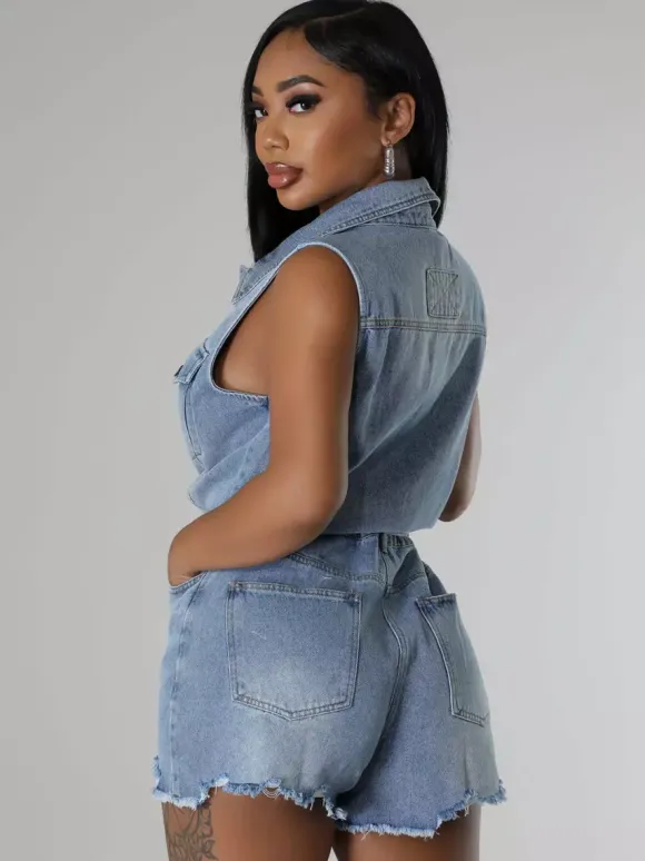 Combinaison short en jean sans manches pour femme - Short une pièce bleu clair délavé à taille nouée - Tenue de club été 2026