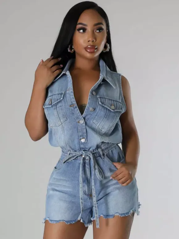 Combinaison short en jean sans manches pour femme - Short une pièce bleu clair délavé à taille nouée - Tenue de club été 2026