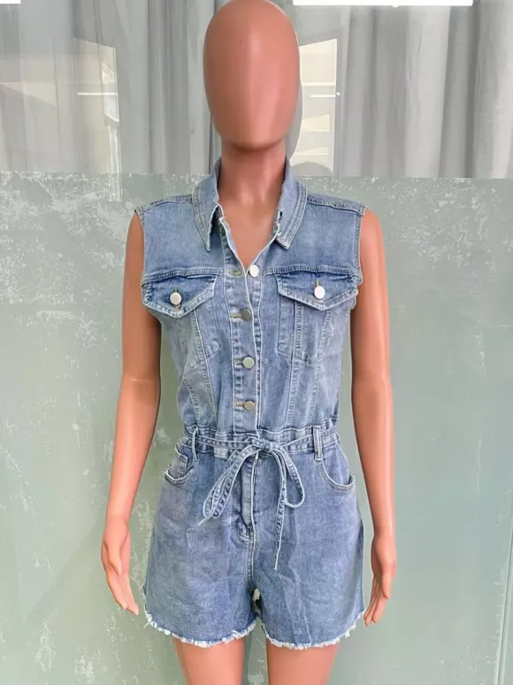 Combinaison short en jean sans manches pour femme - Short une pièce bleu clair délavé à taille nouée - Tenue de club été 2026