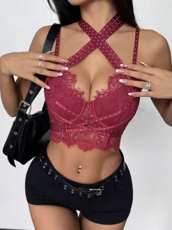 Corset bordeaux sexy sans manches à bretelles croisées en dentelle coupe ajustée décolleté plongeant